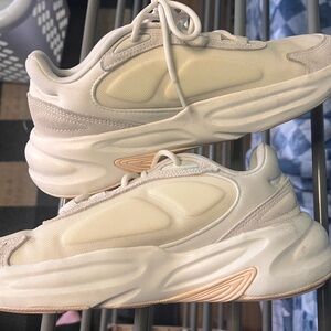 Adidas ladies sneakers size 8.5 Worn once